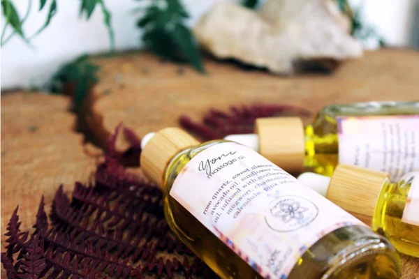 Yoni Massageöl mit Rosenquarz und Kräutern - 100 ml – Bild 2